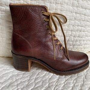 Frye Lace-up boots size 7.5